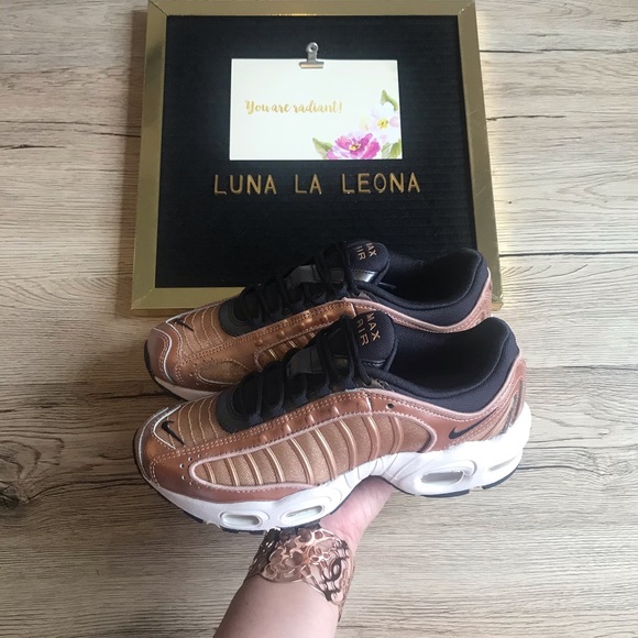 NEW Nike Air Max Tailwind IV Sneakers, CT1184-900, size 7 Women - Picture 4 of 13